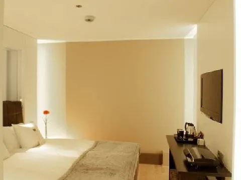 Comfort Hotel Xpress Helsinki Airport Terminal Vantaa 3*,  Finland